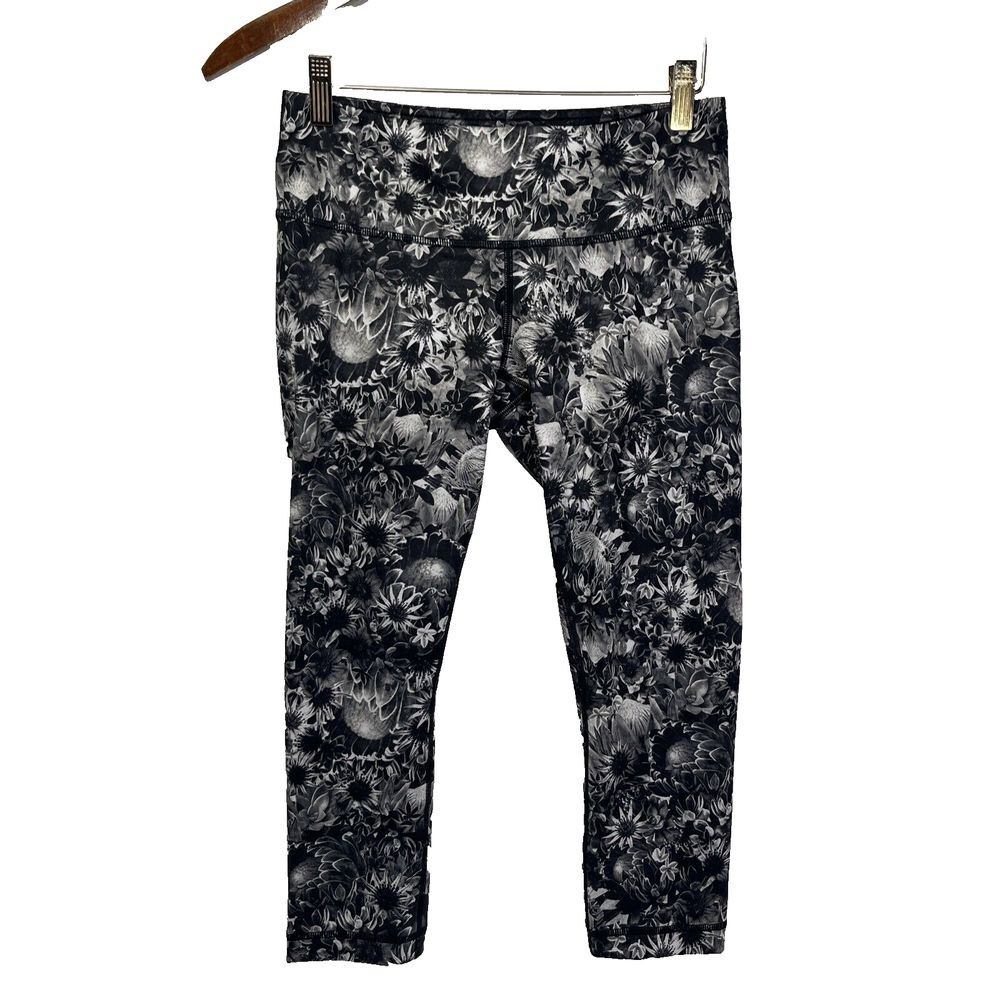 Lululemon Athletica Flower Capri Leggings Size 6 Womens Black Gray Sunflower